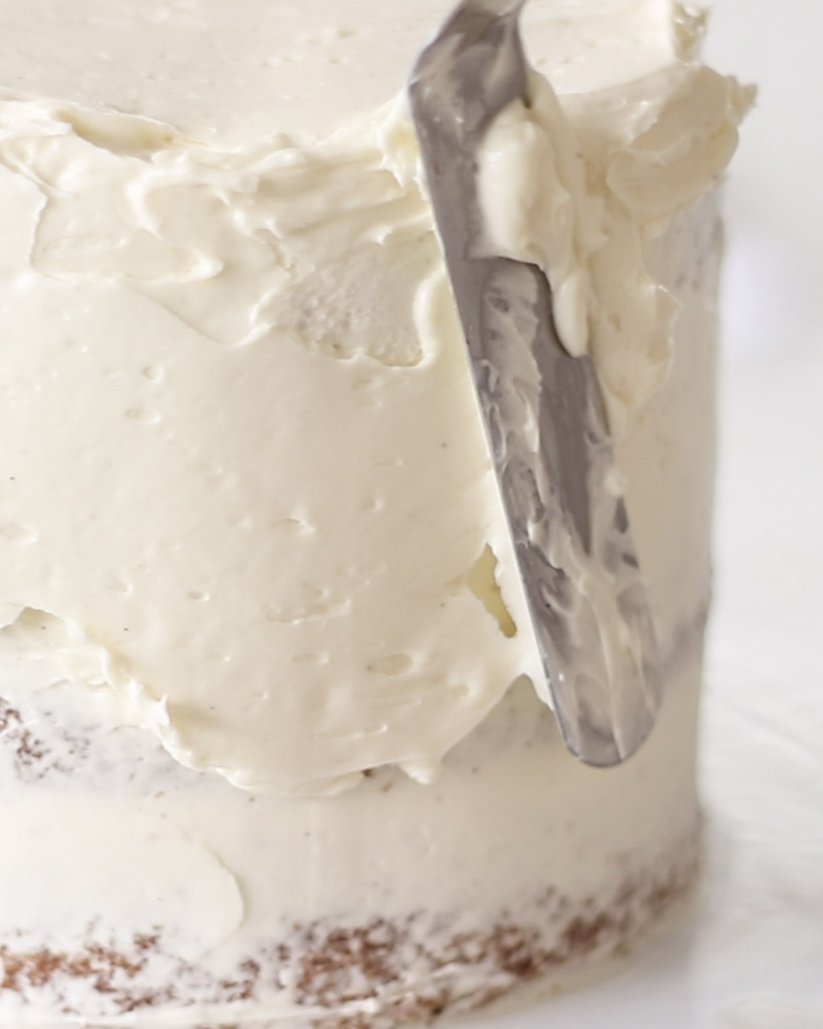 Decorating vanilla Cake