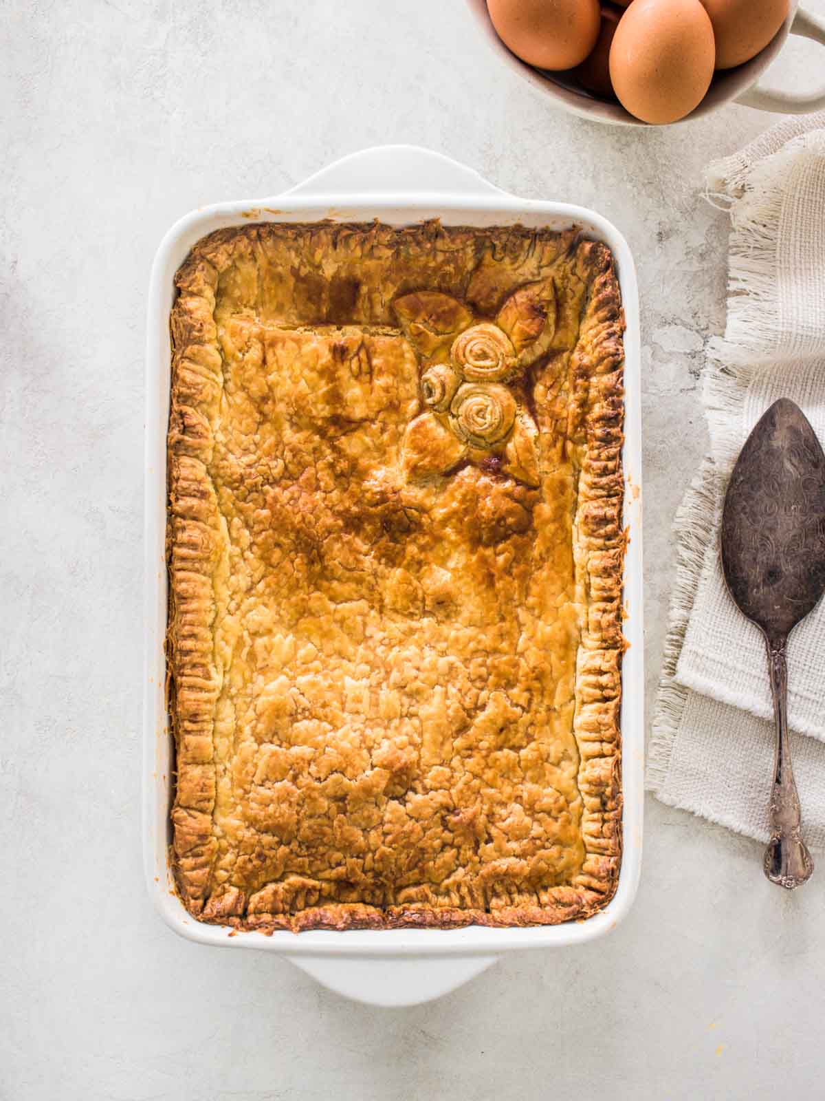 Baked bacon and egg pie