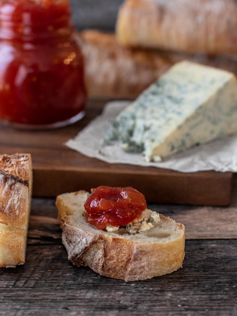 tomato relish on bread with blue cheese